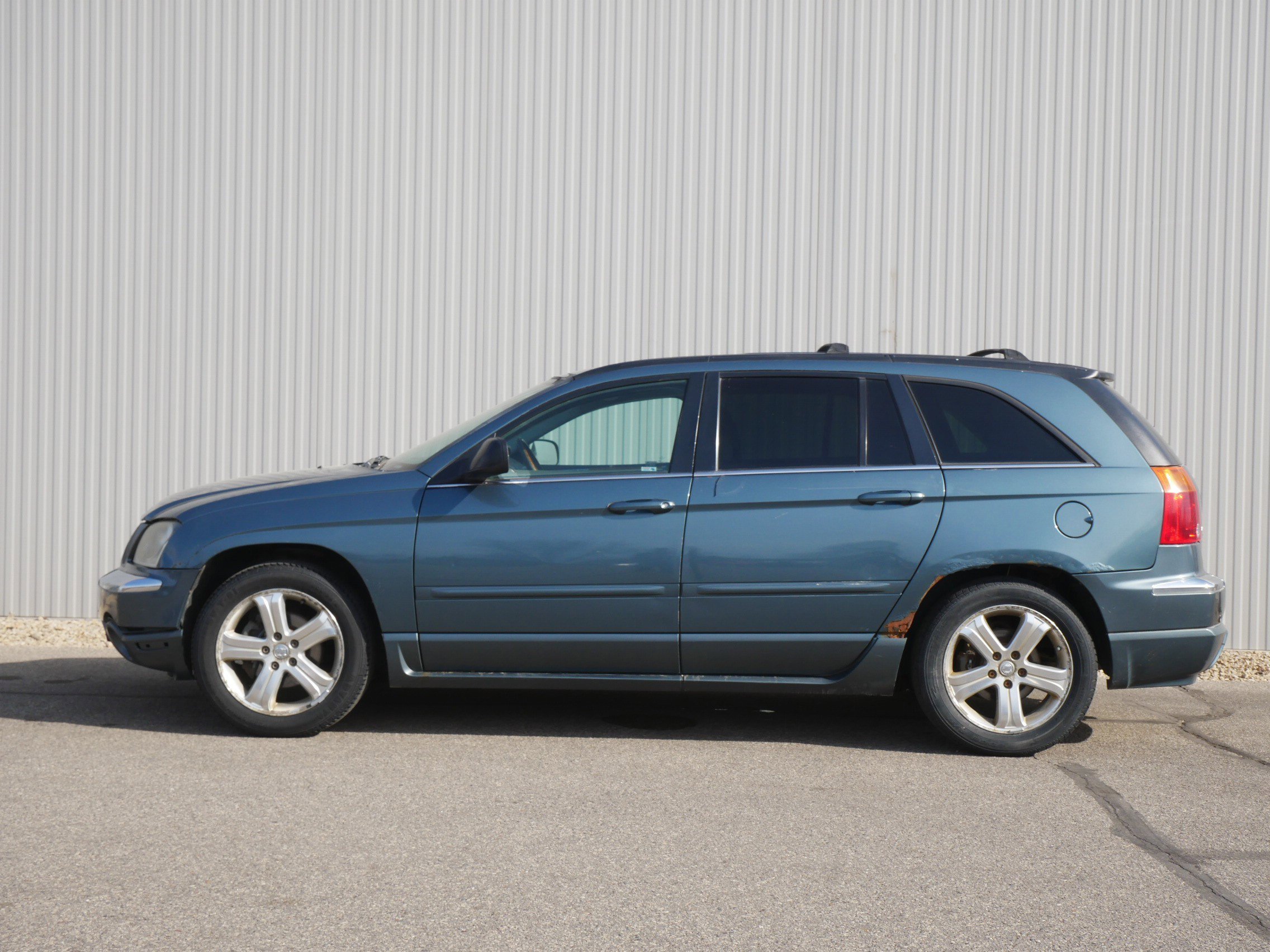 Used 2006 Chrysler Pacifica Limited with VIN 2A8GM78476R782114 for sale in Hastings, Minnesota