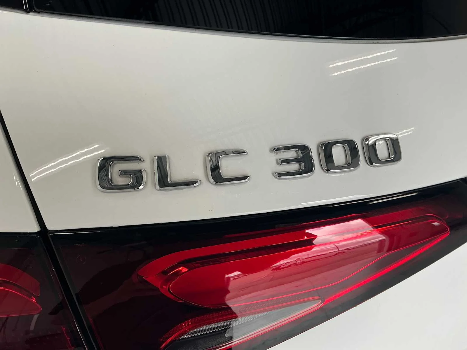 Certified Used 2026 Polar White Mercedes-Benz GLC 300 image 10