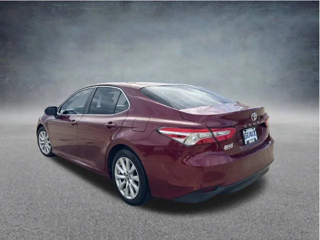Used 2018 Red Toyota LE image 16