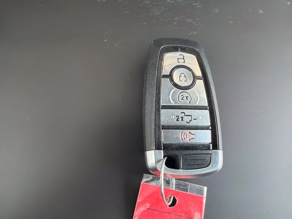 Used 2023 Agate Black Metallic Ford XLT image 27
