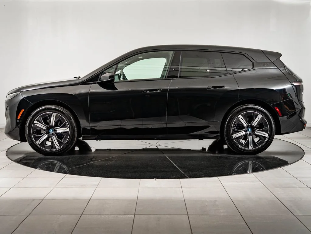 Used 2023 Black Sapphire Metallic BMW xDrive50 image 5