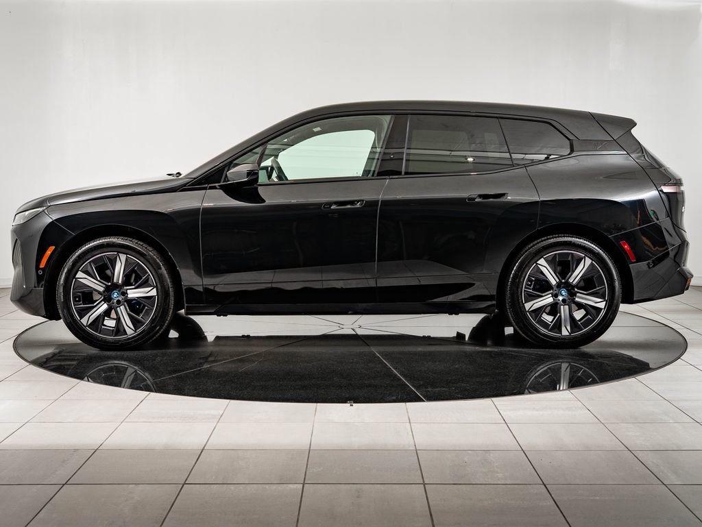 Used 2023 Black Sapphire Metallic BMW xDrive50 image 5