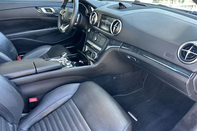 Used 2019  Mercedes-Benz SL 550 image 15