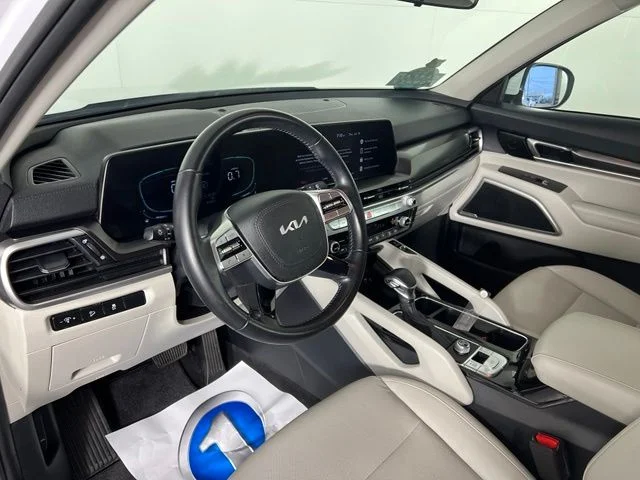 Used 2023 White Kia S image 12