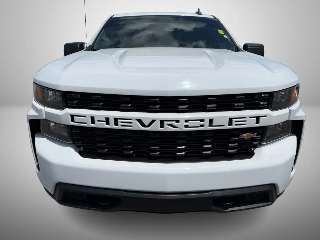 Used 2021 White Chevrolet Custom image 7