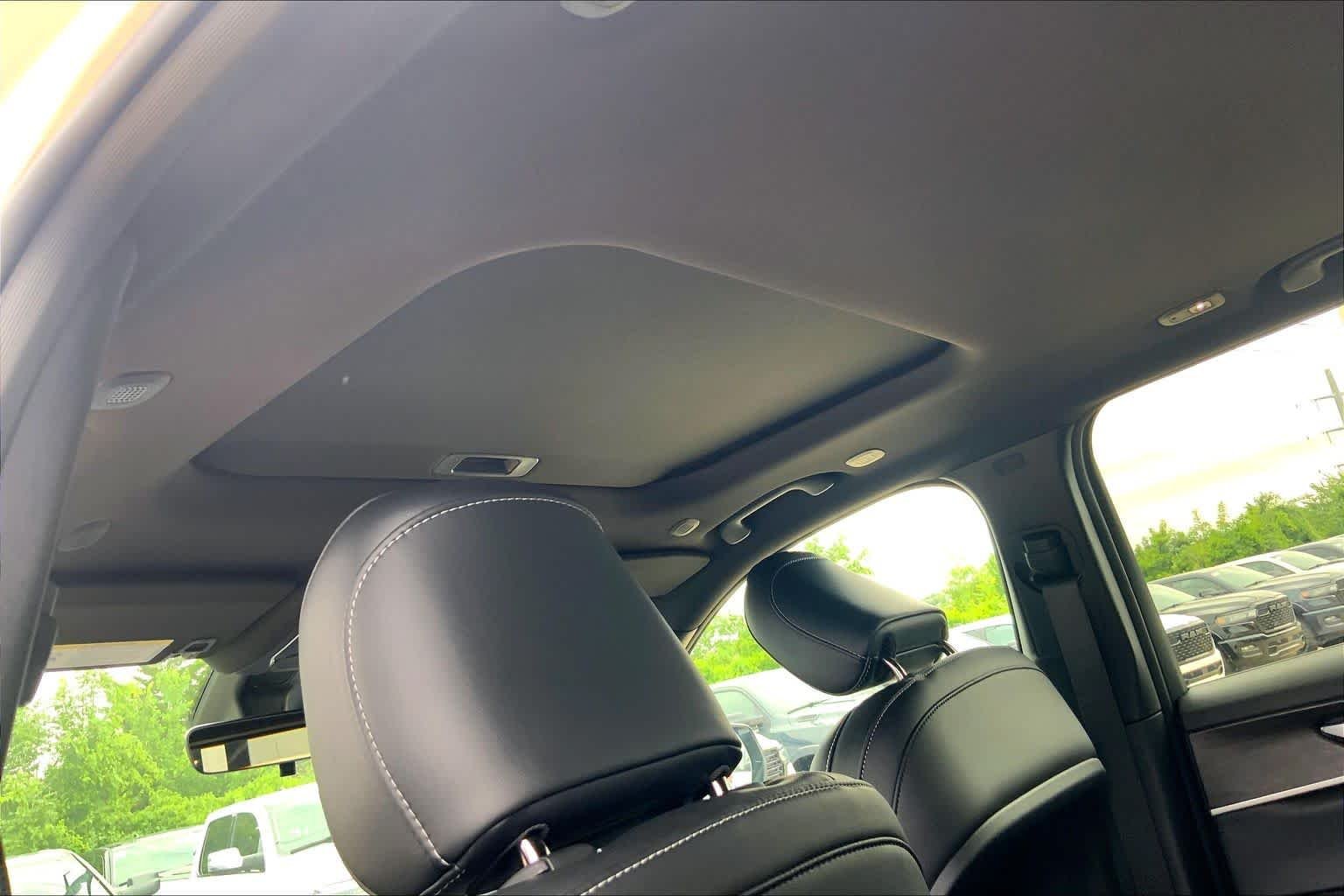New 2026 Silver Zynith Jeep Laredo Altitude image 17