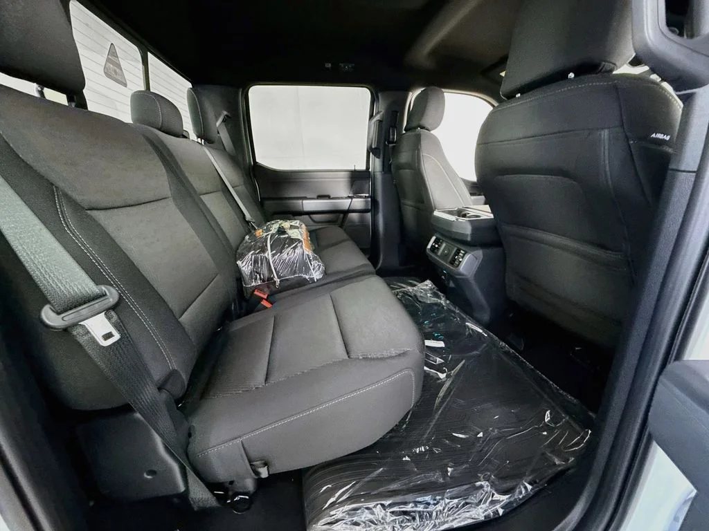New 2026 Oxford White Ford XLT image 27