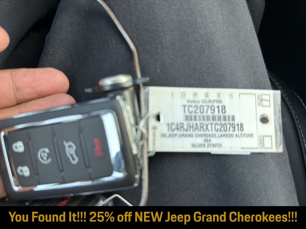 New 2026 Silver Zynith Exterior Paint Jeep Altitude image 18