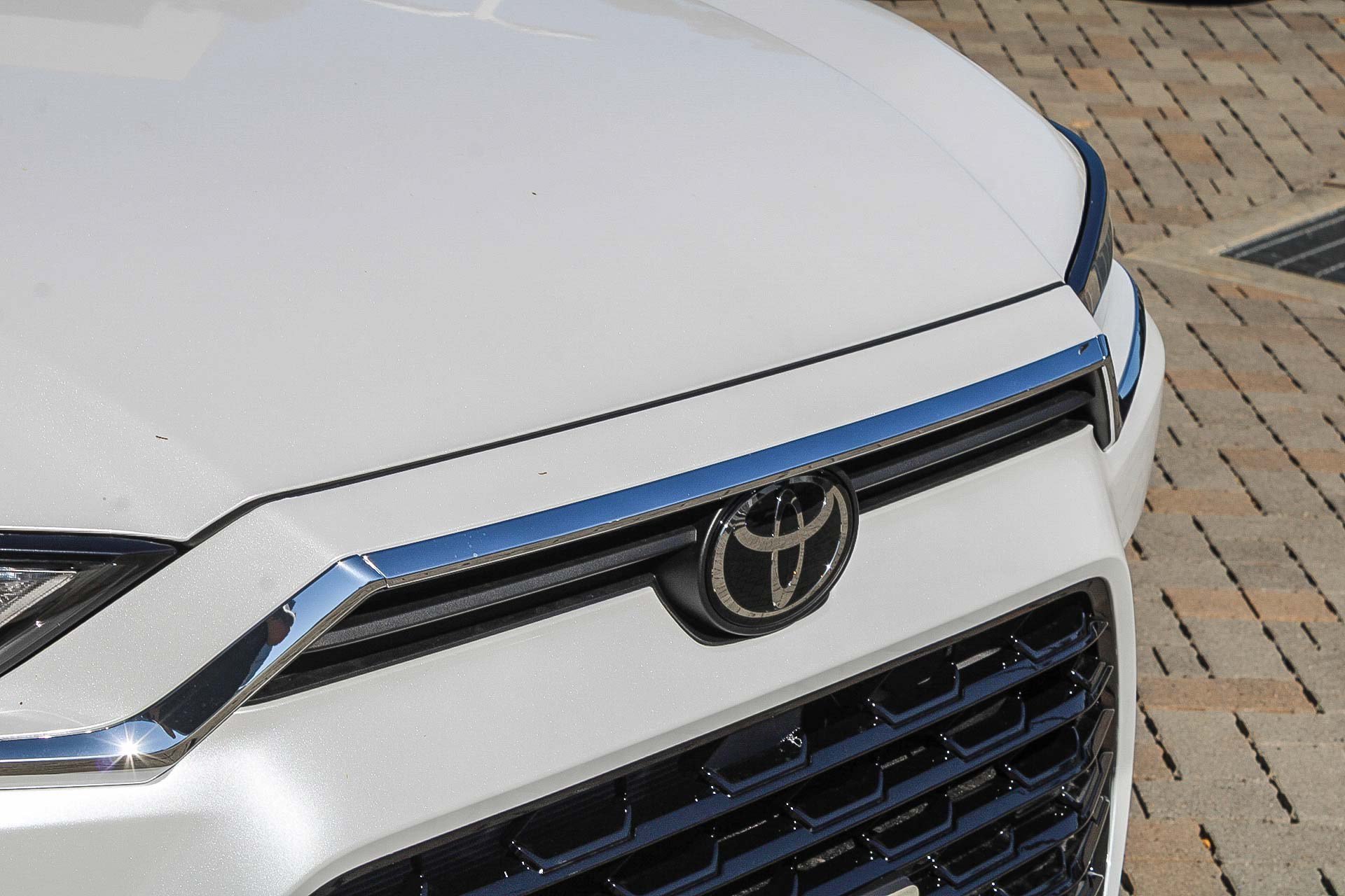 New 2026 Wind Chill Pearl <sup>1</sup> Toyota  Limited image 5