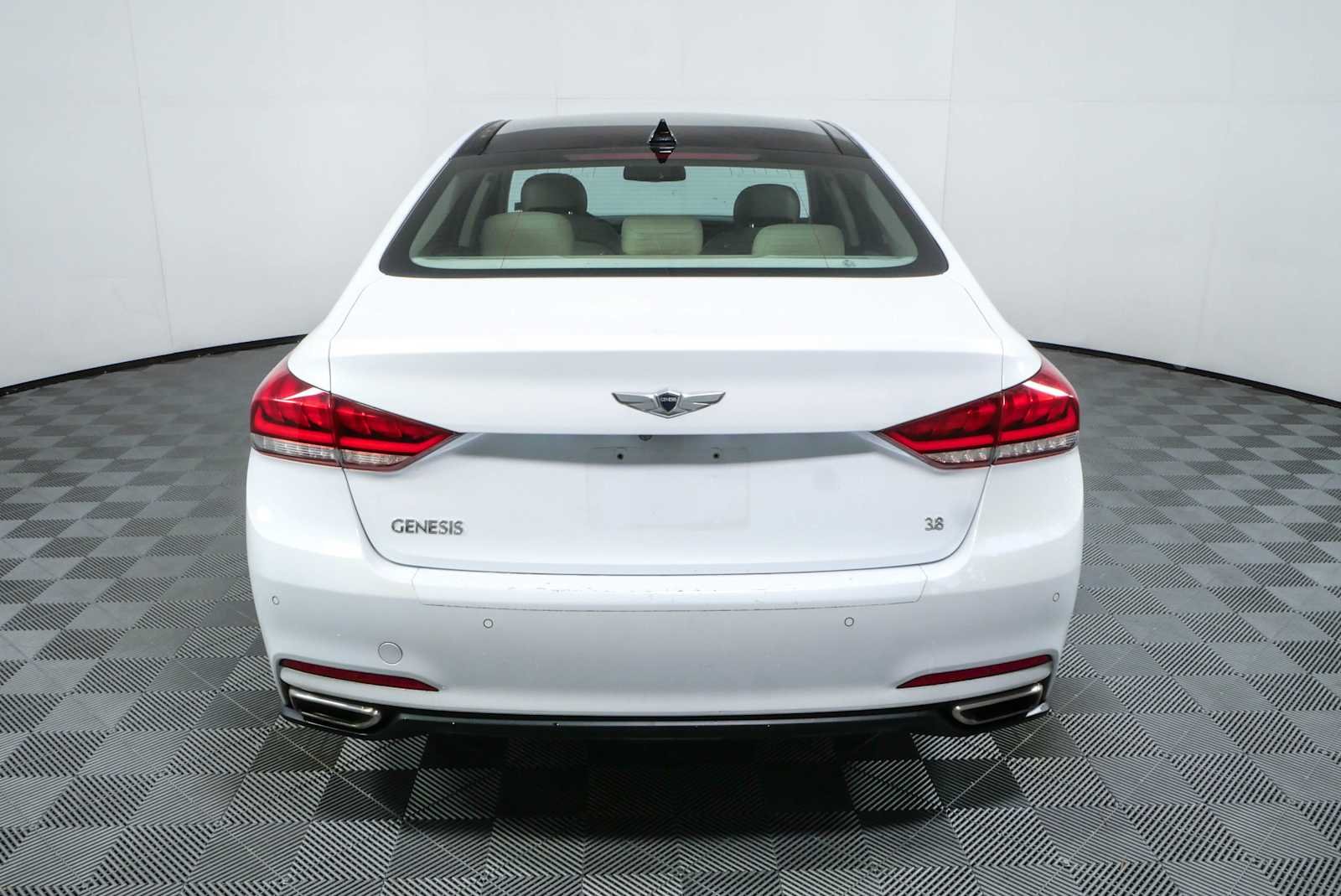 Used 2015 Casablanca White Hyundai 3.8L image 28