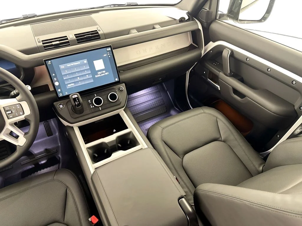 New 2026 Fuji White Land Rover X-Dynamic SE image 23