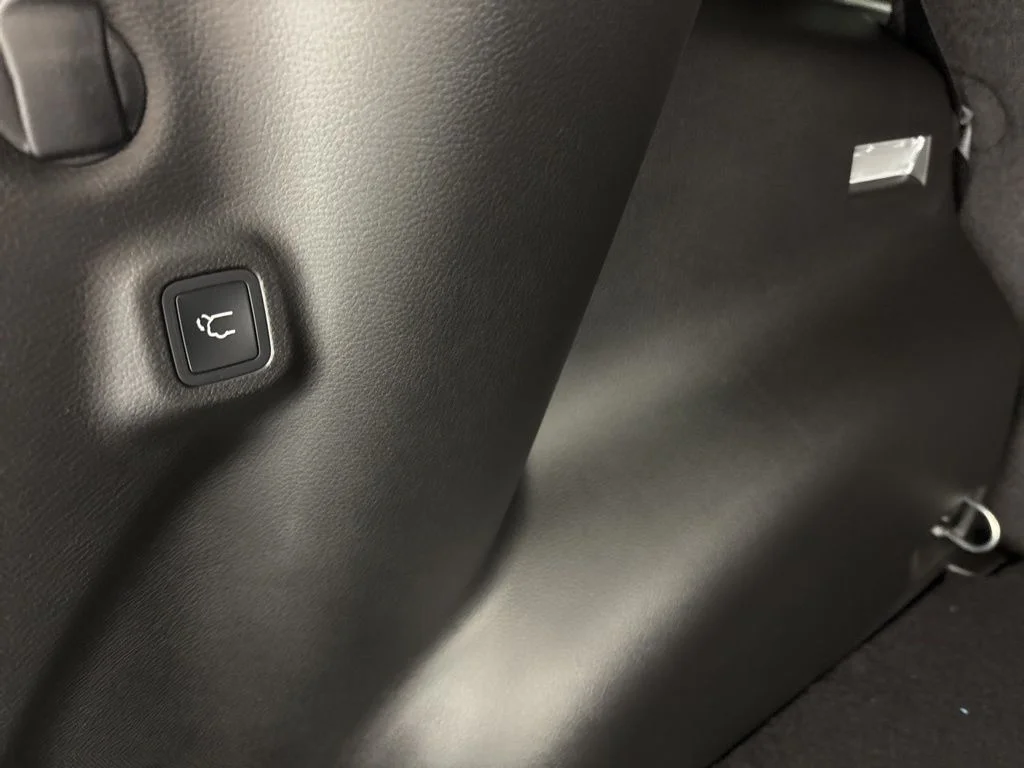 New 2026 White Jeep Latitude image 37
