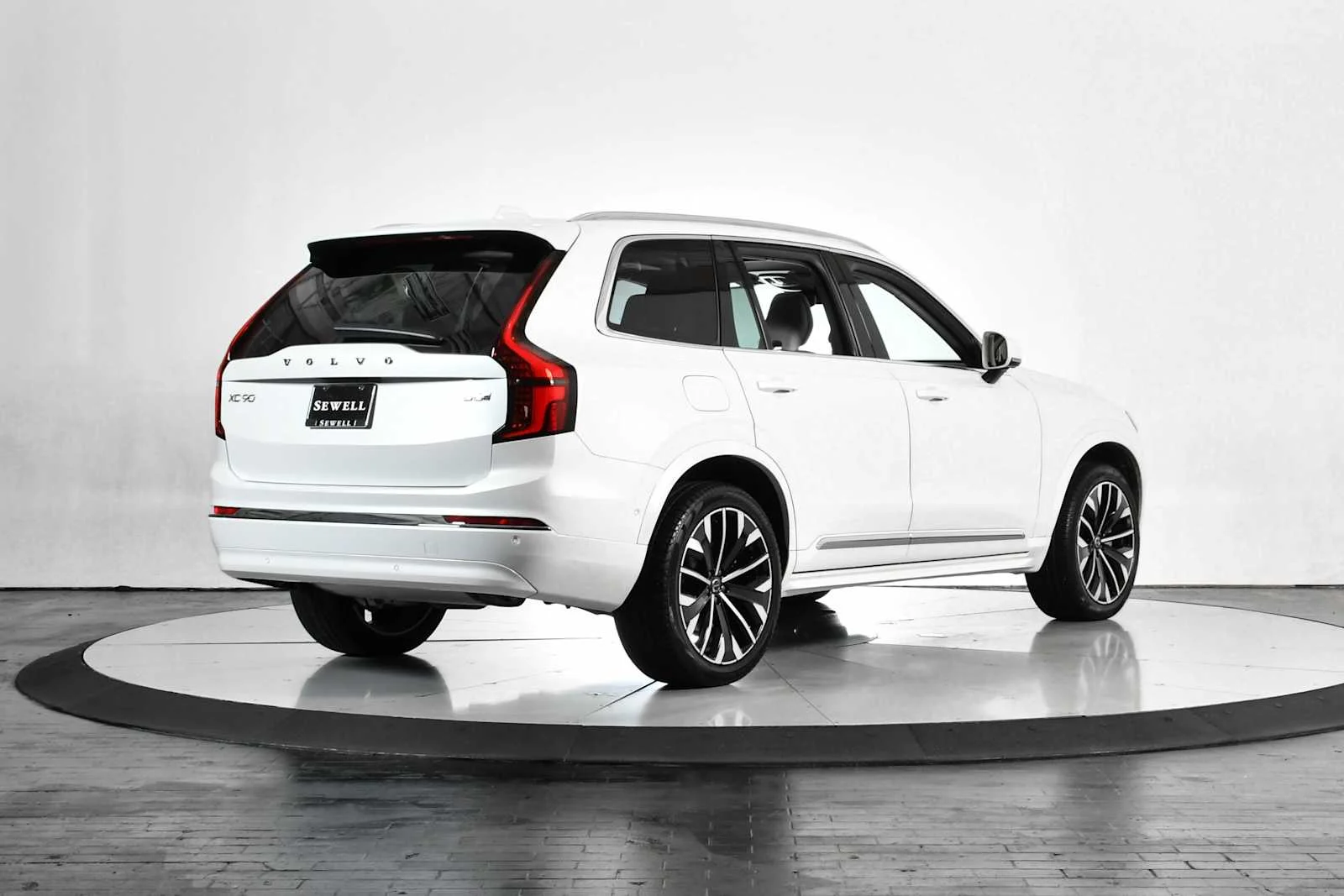 Used 2026 Crystal White Pearl Volvo Ultra image 6