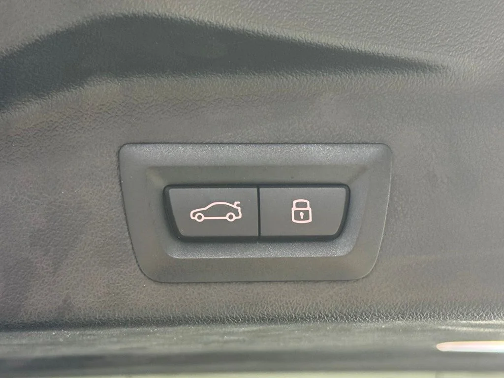 Certified Used 2025 Mineral White Metallic BMW xDrive40i image 31