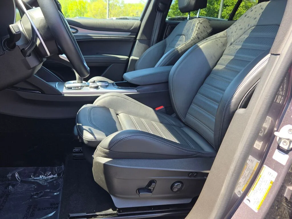 2024 Alfa Romeo Stelvio Veloce - Photo 23