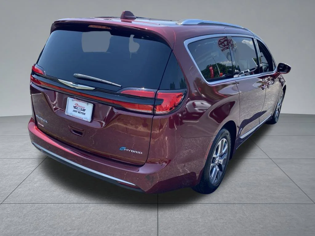 Used 2021 Red Chrysler Pinnacle image 15