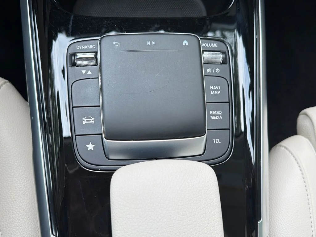 Used 2022 White Mercedes-Benz GLB 250 image 26