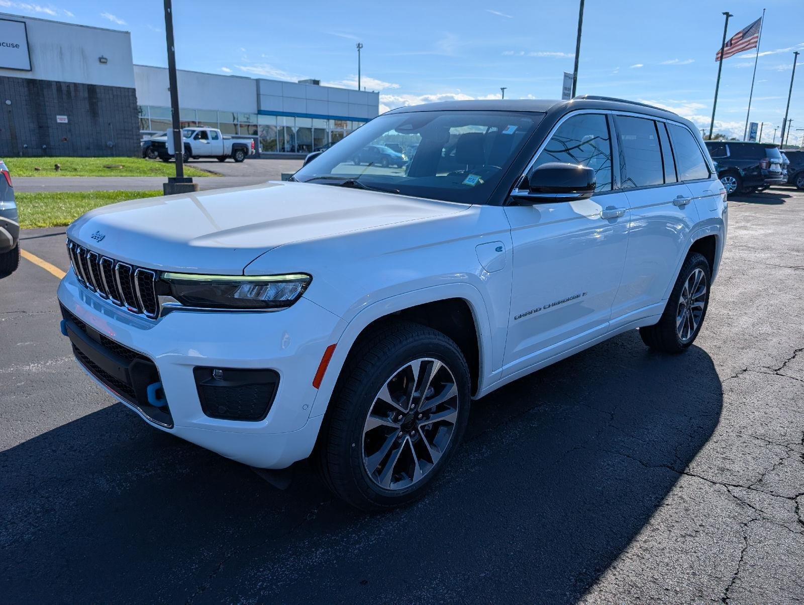 Used 2024 Bright White Clearcoat Jeep Overland image 4