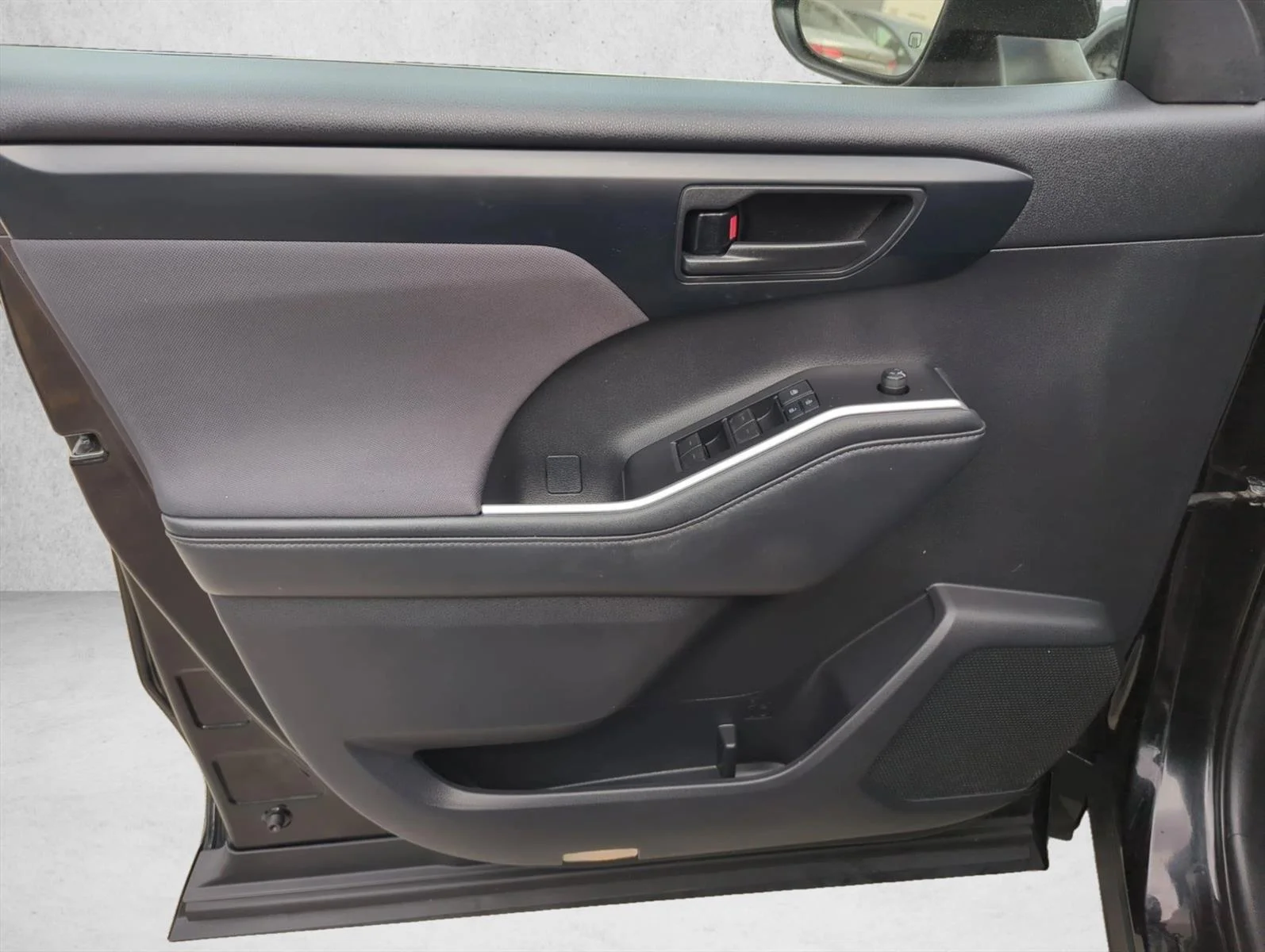 Used 2021 Midnight Black Metallic Toyota LE image 13