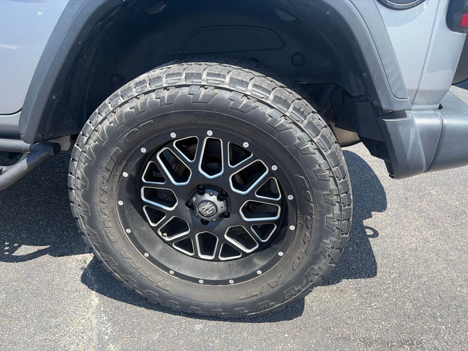 Used 2018 Silver Jeep Unlimited Rubicon image 11