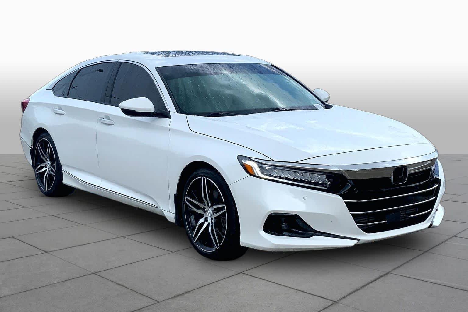 Used 2022 Platinum White Pearl Honda Touring image 2