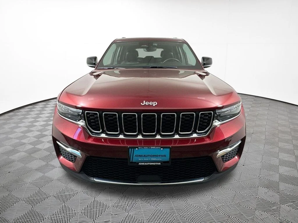 Used 2023 Velvet Jeep Limited image 3
