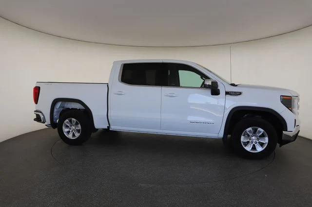 Used 2023 White GMC SLE image 26