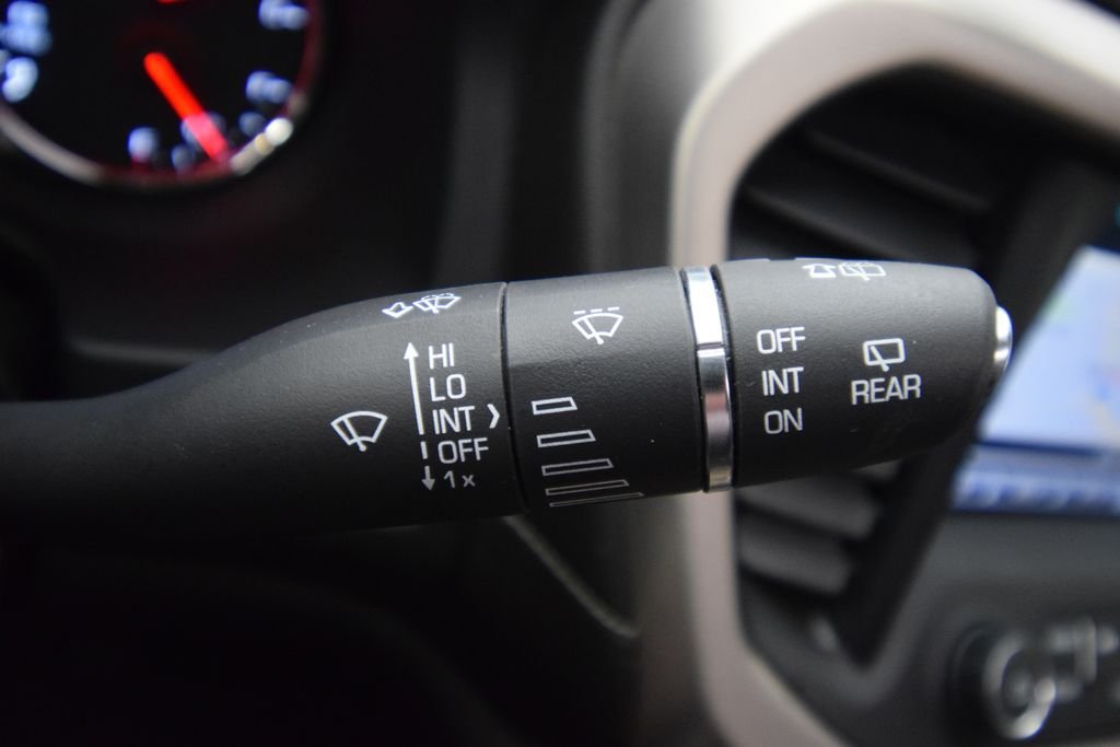 Used 2019 White Frost Tricoat GMC Denali image 42