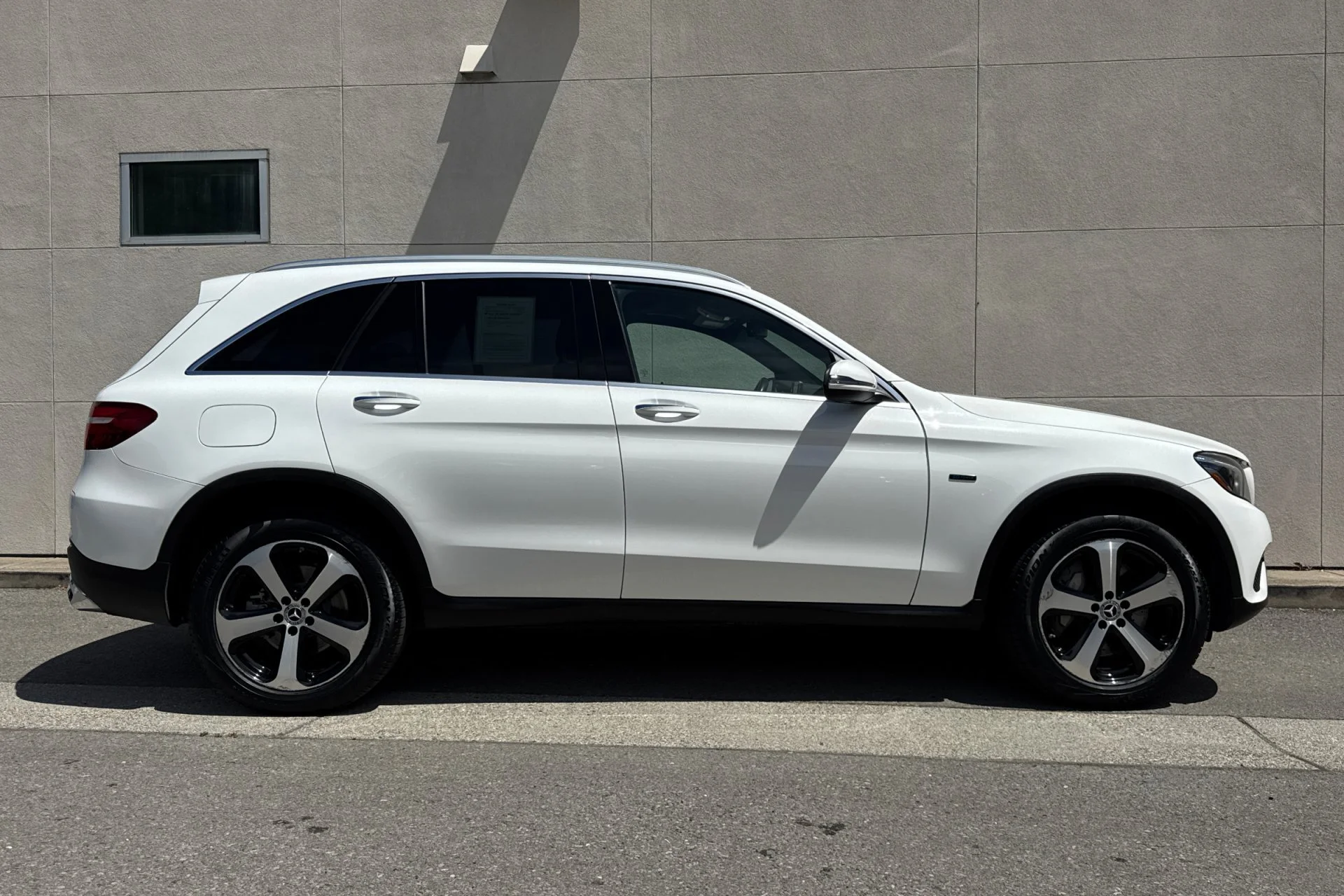 Used 2019 White Mercedes-Benz GLC 350e image 8