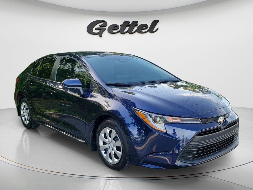 Certified Used 2025  Toyota LE image 2