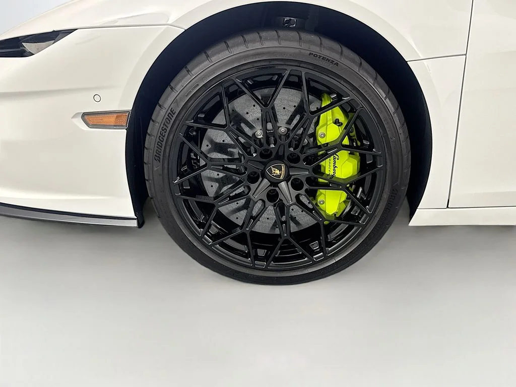 Used 2026 White Lamborghini Base image 25