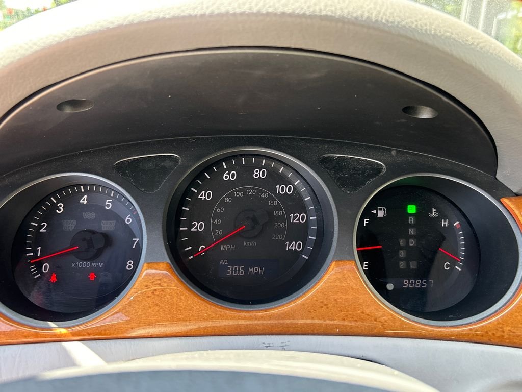 Used 2005  Lexus 330 image 15