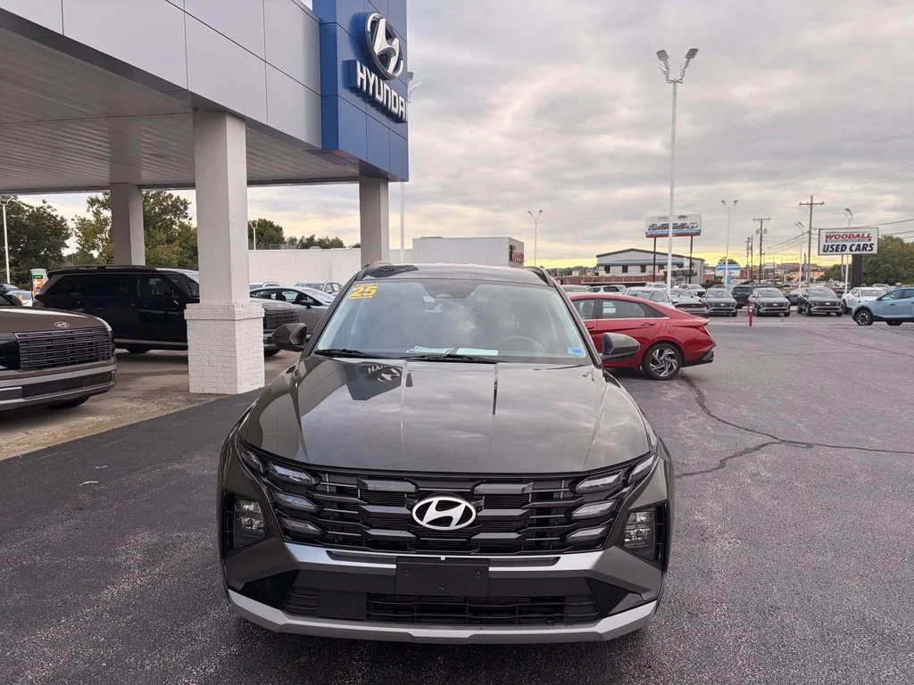 Used 2025 Green Hyundai SEL image 2