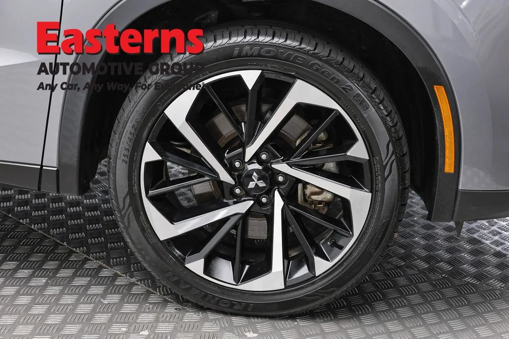 Used 2024 Gray Mitsubishi SE image 31