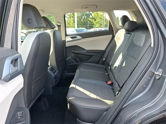 2025 Volkswagen Taos SE - Photo 6