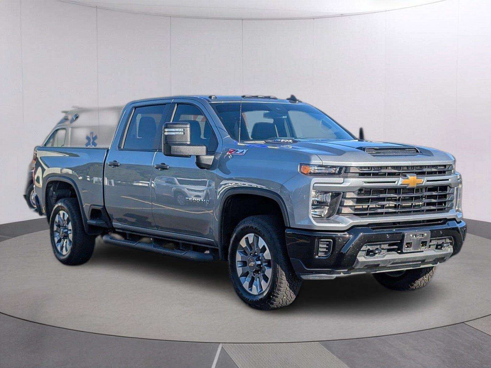 Used 2025 Sterling Gray Metallic Chevrolet Custom image 9