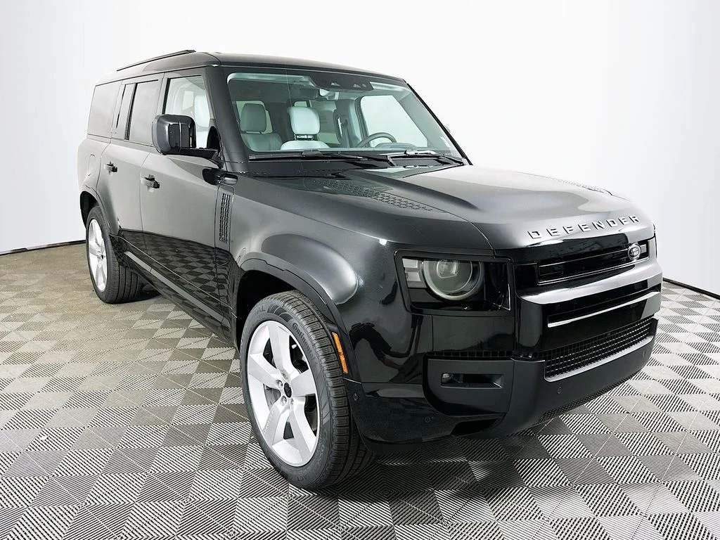 New 2026 Santorini Black Land Rover X-Dynamic SE image 3