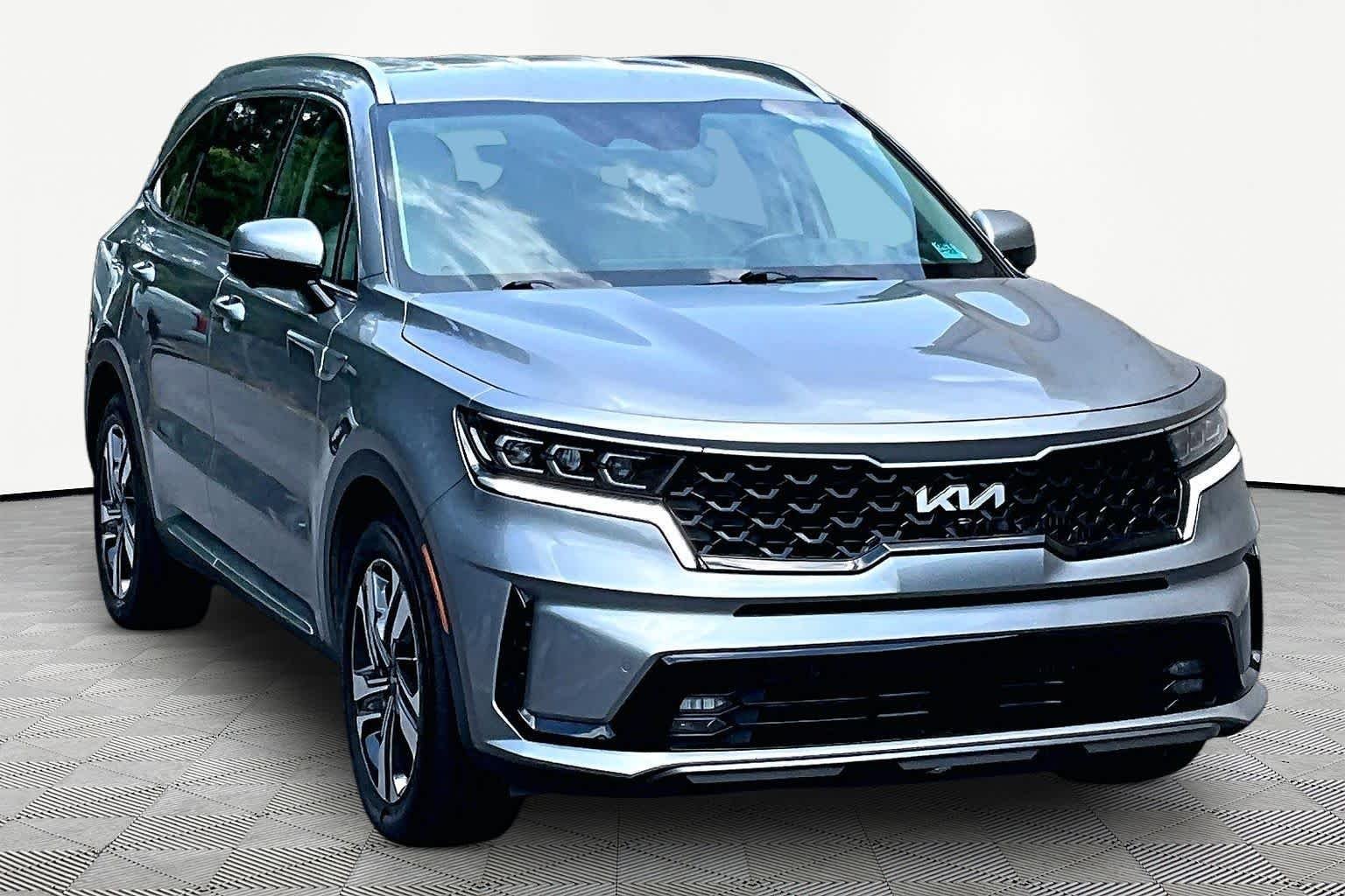 Used 2022 Steel Gray Kia SX Prestige image 3