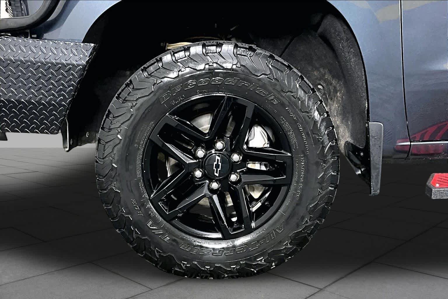 Used 2020 SHADOW GRAY METALLIC Chevrolet Custom Trail Boss image 10