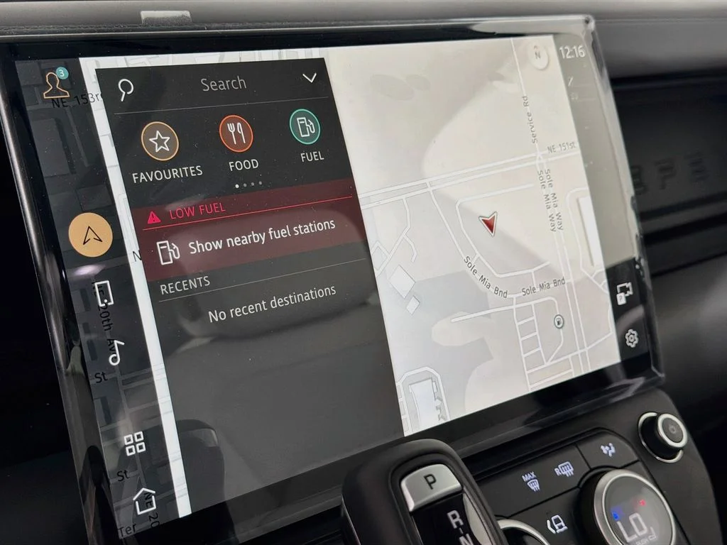 2026 Land Rover Defender X-Dynamic SE - Photo 13