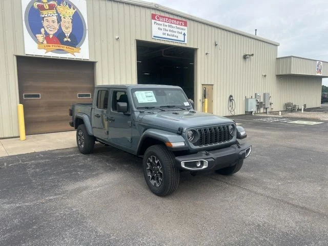 2026 Jeep Gladiator Sahara Auto's photo