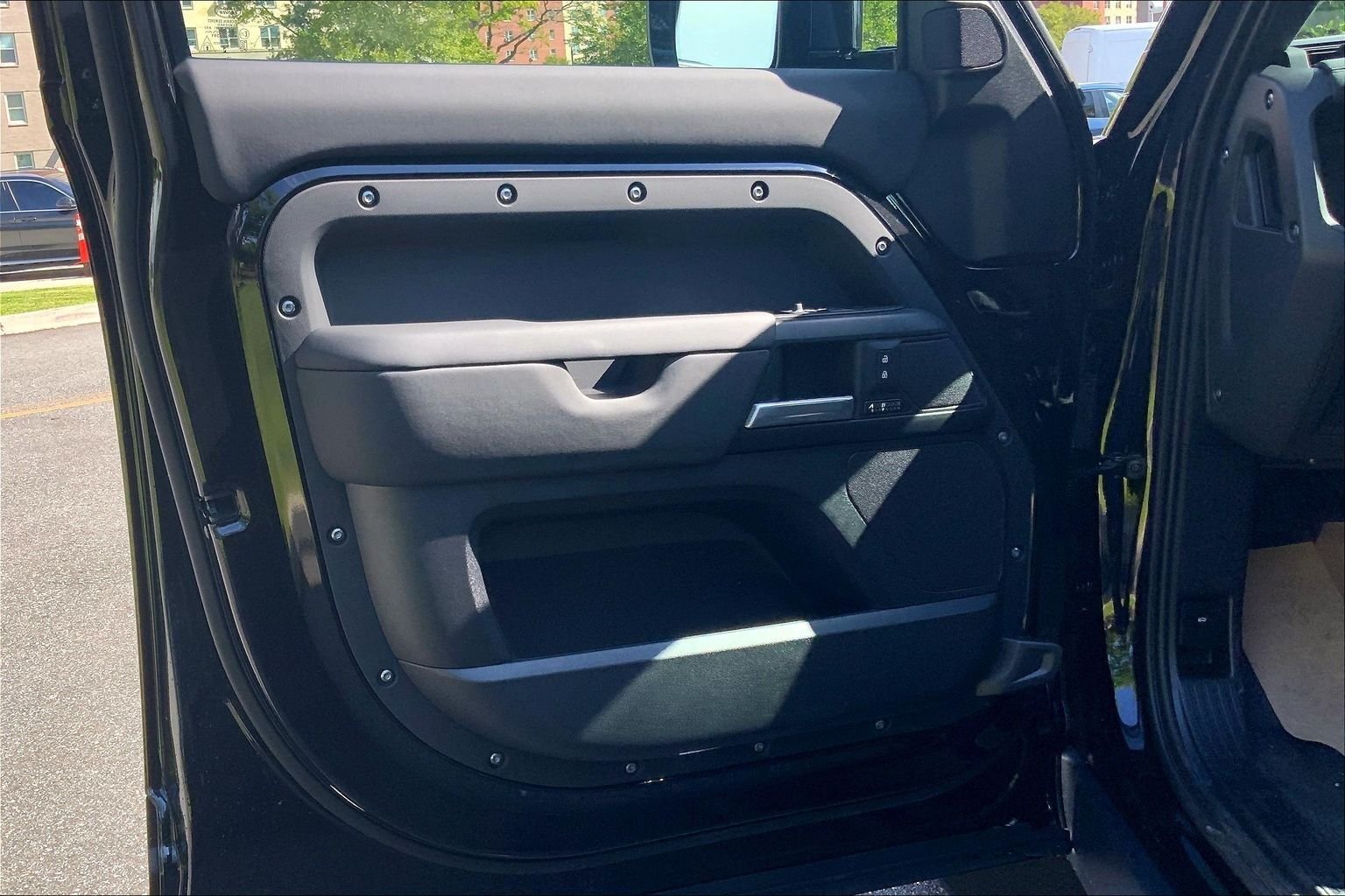 New 2026 Santorini Black Land Rover X-Dynamic SE image 10