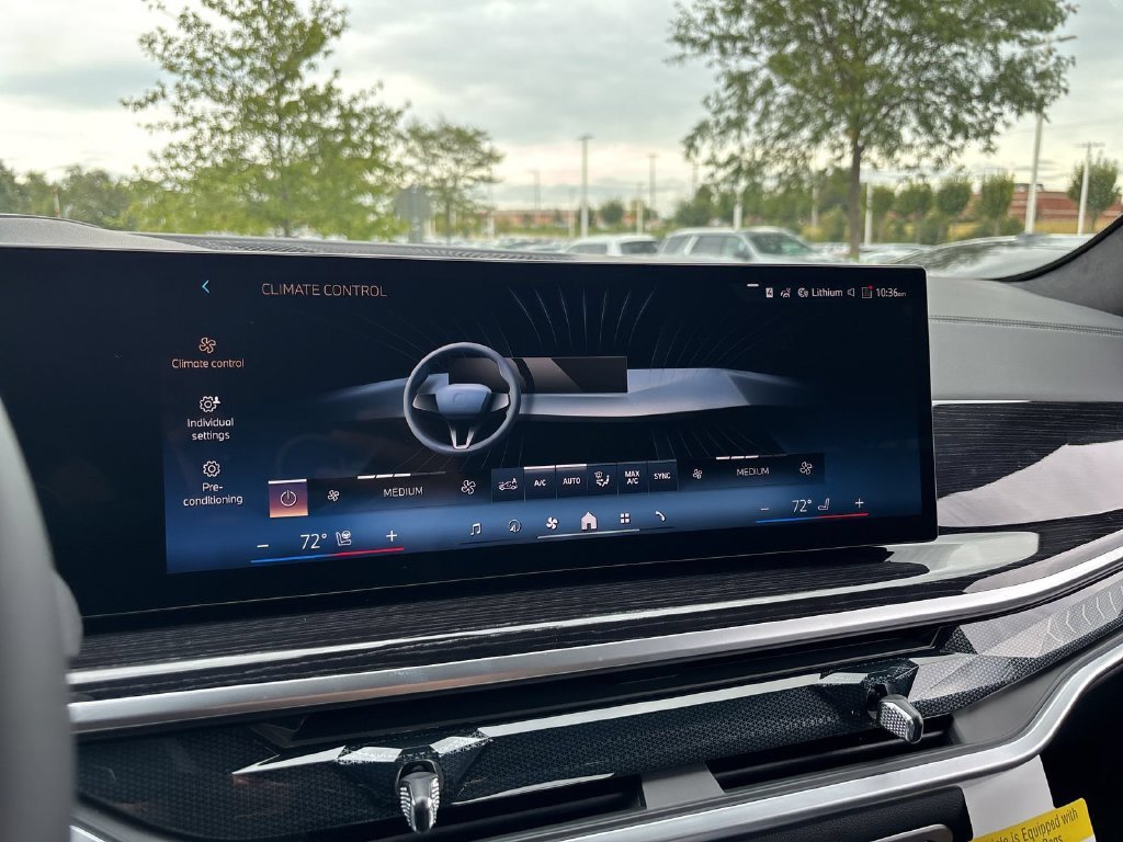 New 2027 Mineral White Metallic BMW xDrive40i image 17
