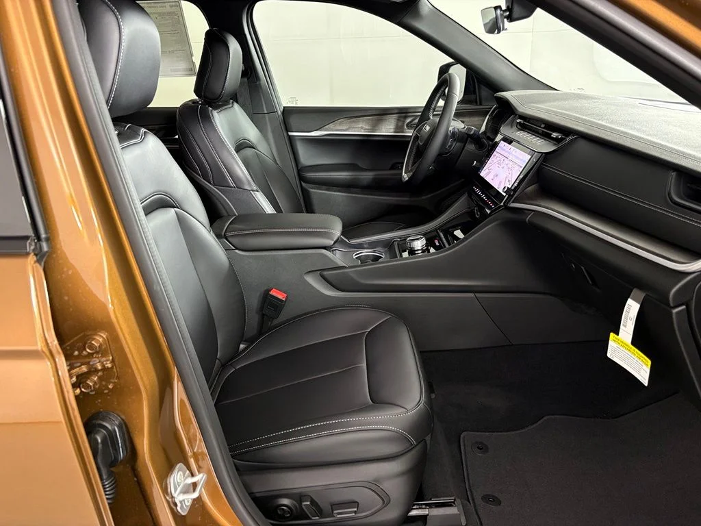 New 2027 Brown Jeep Limited image 43