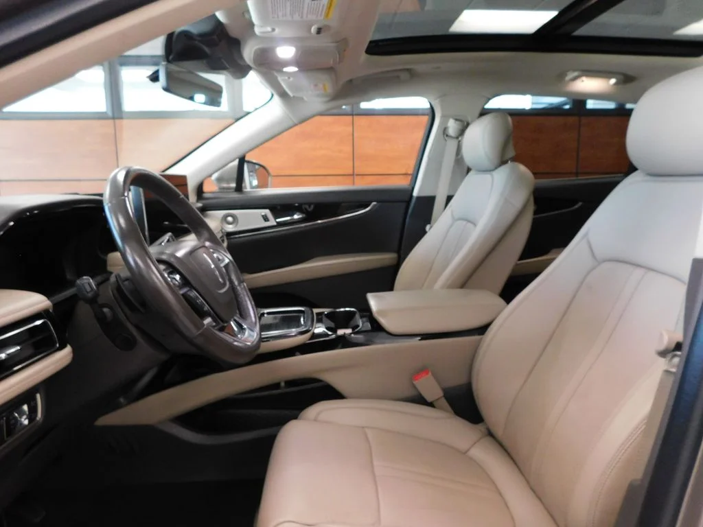 Used 2021 Mocha Lincoln Reserve image 18