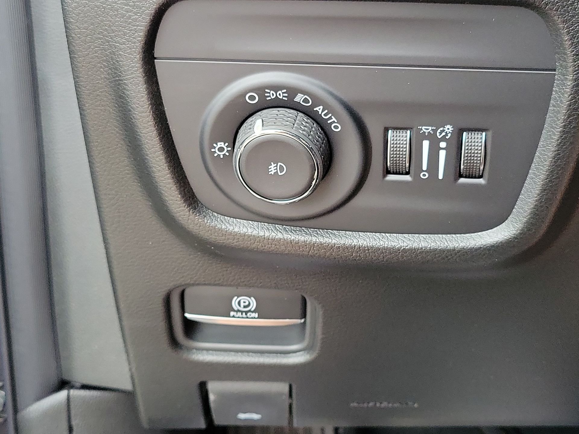 New 2026 Baltic Gray Metallic Clear-Coat Exterior Paint Jeep Limited image 10