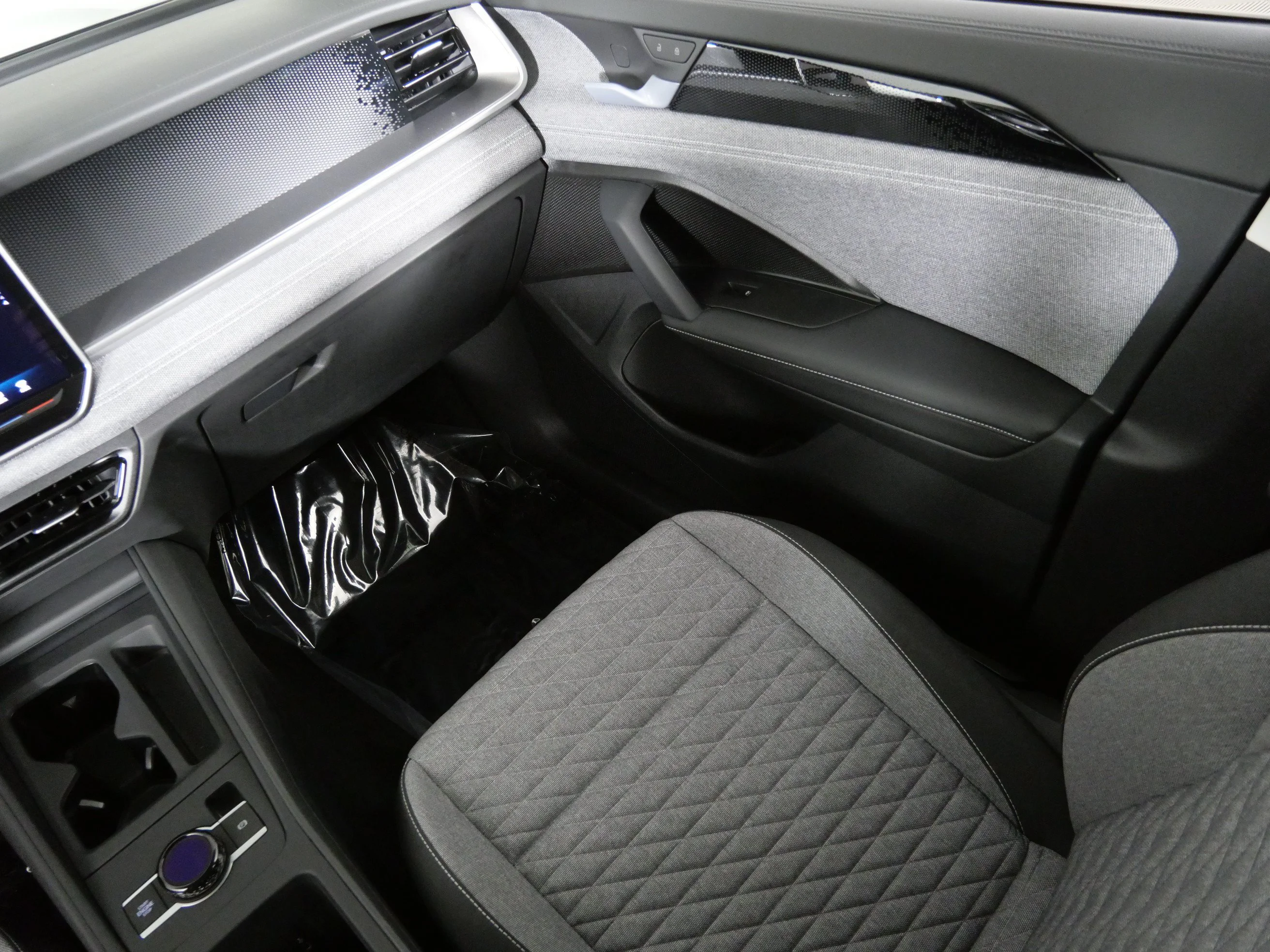 New 2026 Platinum Gray Metallic Volkswagen S image 11