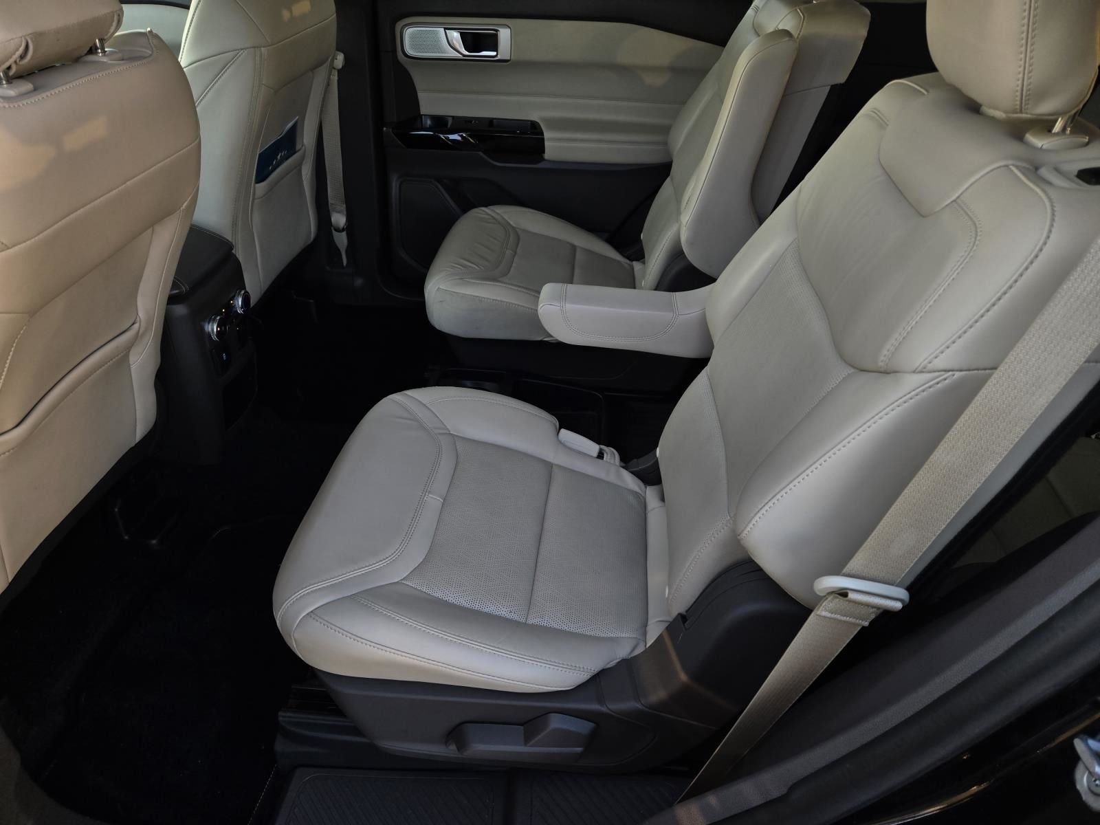 2021 Ford Explorer Platinum - Photo 16