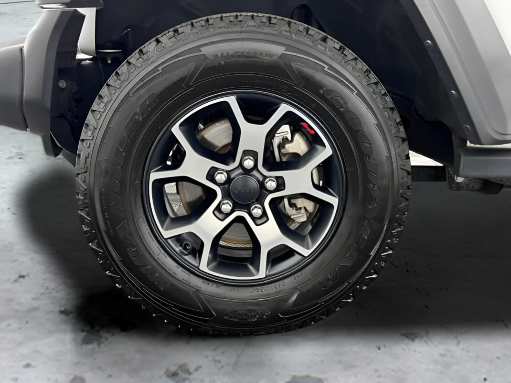 Used 2023 White Jeep Sport S image 23