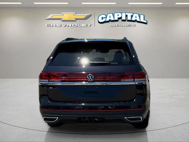 Used 2024 Black Volkswagen 2.0T SE w/Technology image 4